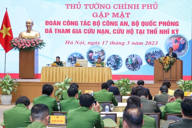 范明正总理在会上发表讲话。