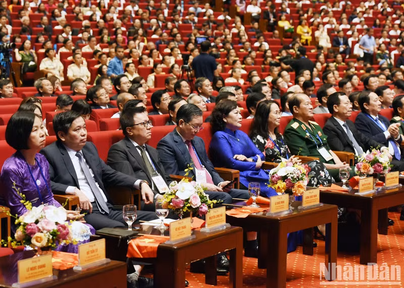 出席表彰大会的各位代表。（陈海 摄）
