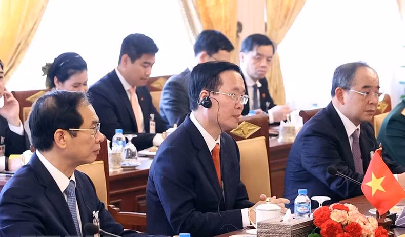 越南国家主席武文赏在会谈中发表讲话。