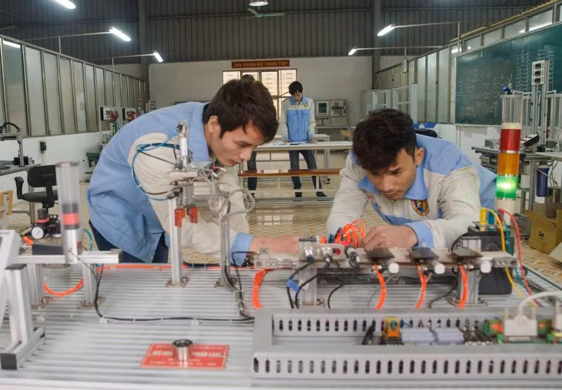 为了运用新科技，劳动者必须掌握技能。（月英 摄）