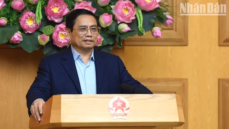 政府总理范明正发表结论性讲话。