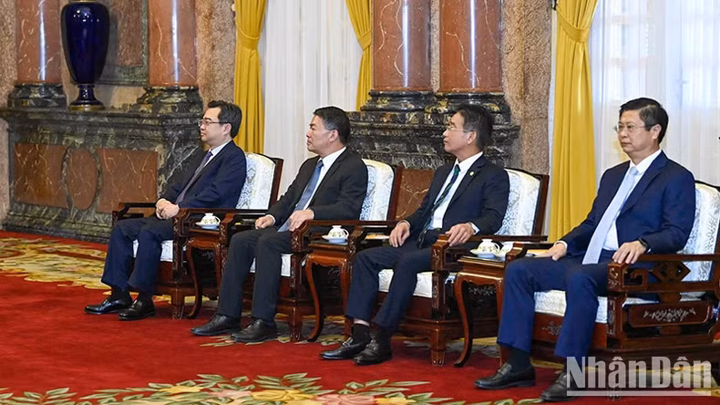 越方代表团成员。（维玲 摄）