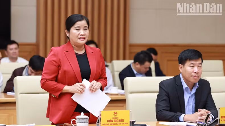 平福省委书记陈慧贤在会上发表讲话。