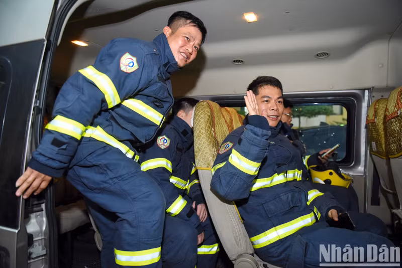 由24名成员组成的越南公安部救援队赴土耳其实施国际救援任务。