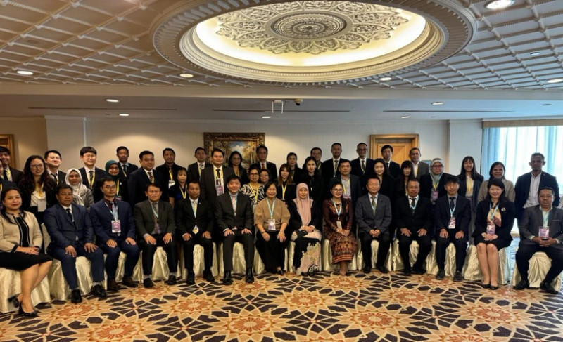 与会代表合影。（图片来源：越通社）