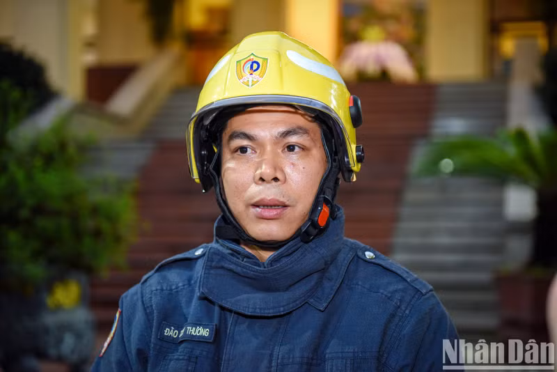 实施国际救援任务的越南救援队队员。