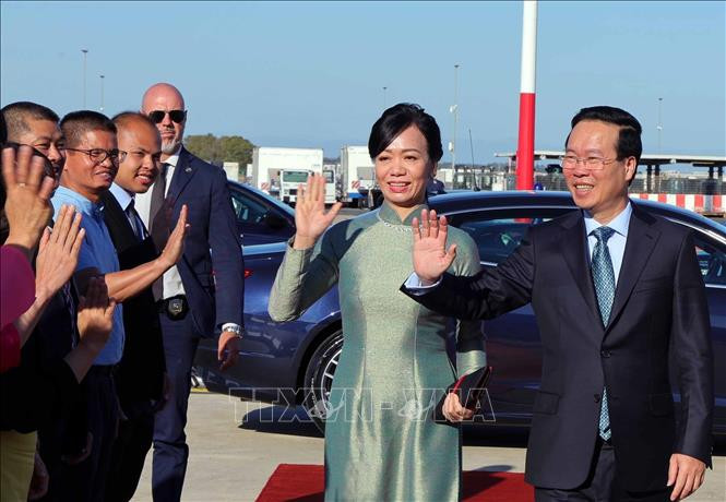 国家主席武文赏和夫人欢送仪式在意大利菲乌米奇诺国际机场举行。（图片来源：越通社）
