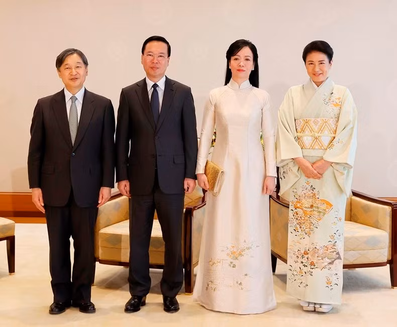 日本天皇德仁和皇后与越南国家主席武文赏和夫人合影。