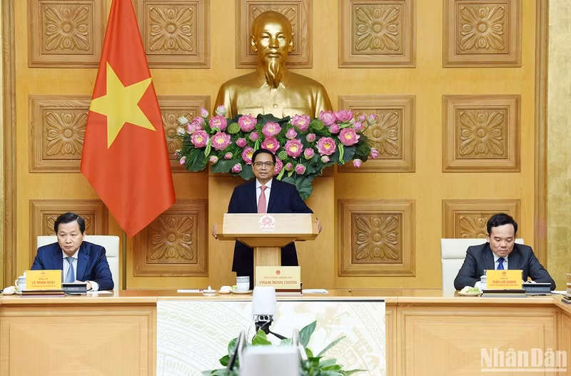 政府总理范明正对越南驻外使团团长分工任务。