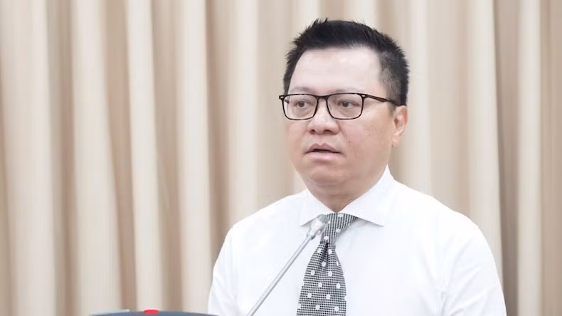 《人民报》社总编辑黎国明在仪式上发表讲话。