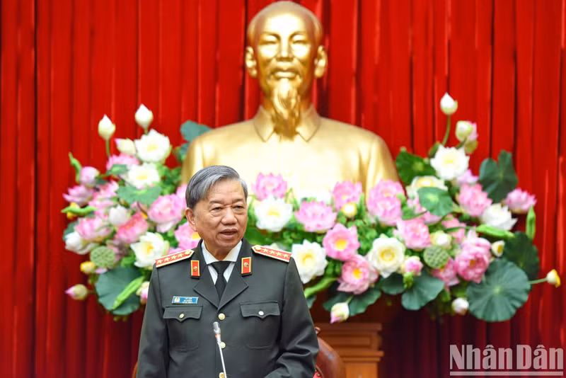 苏林大将在出征仪式上发表讲话表示，这是1939年以来土耳其发生最大地震。