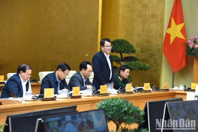 计划与投资部领导发言。