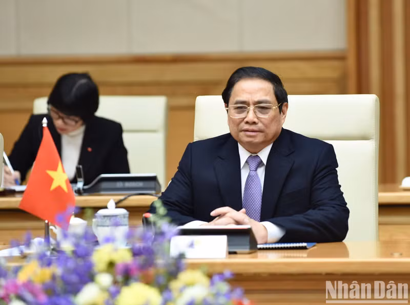 范明正总理在会见中发言。