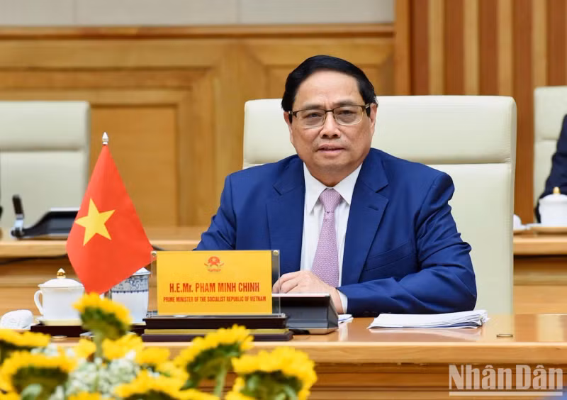 越南政府总理范明正发表讲话。