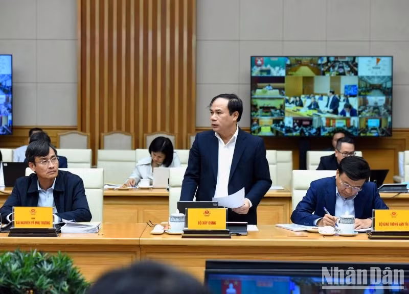 建设部领导发言。