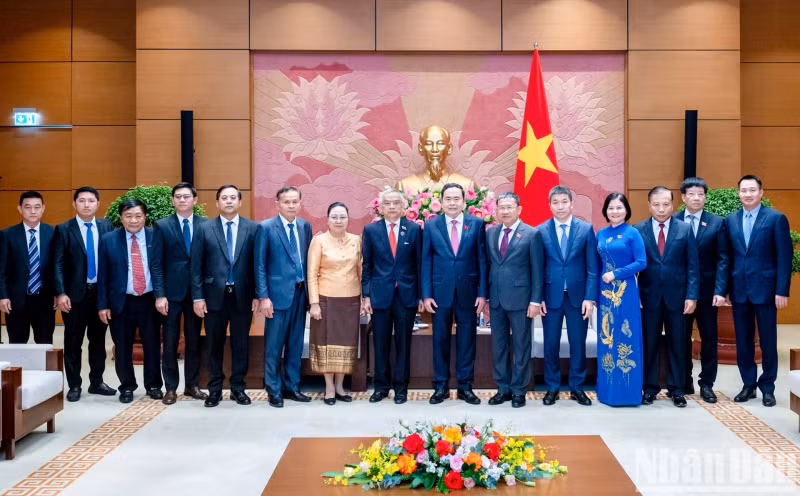 双方代表合影。