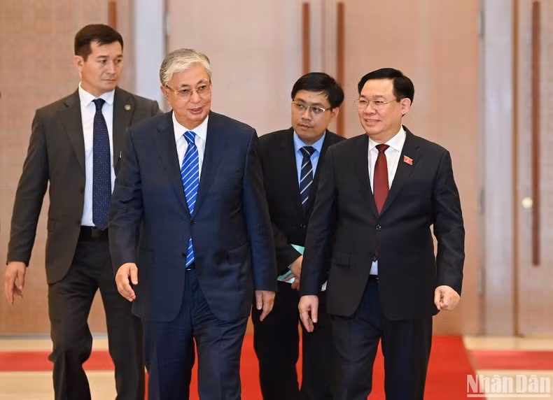 越南国会主席王廷惠和哈萨克斯坦总统卡瑟姆若马尔特·托卡耶夫。