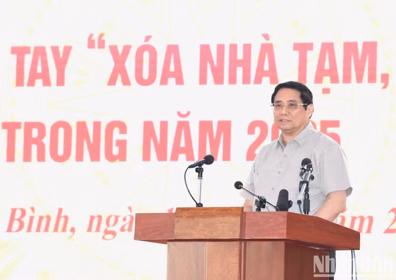 范明正总理发表讲话。