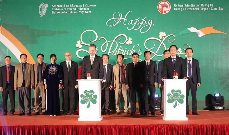 贤良—滨海两岸国家级特殊遗迹区绿灯亮灯仪式.（图片来源：经济都市报）