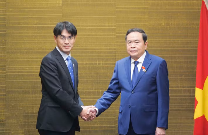 国会主席陈青敏会见日本奈良县知事山下真。（图片来源：daibieunhandan.vn）