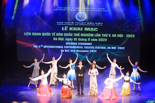 开幕式上的表演节目。（图片来源：文化报）