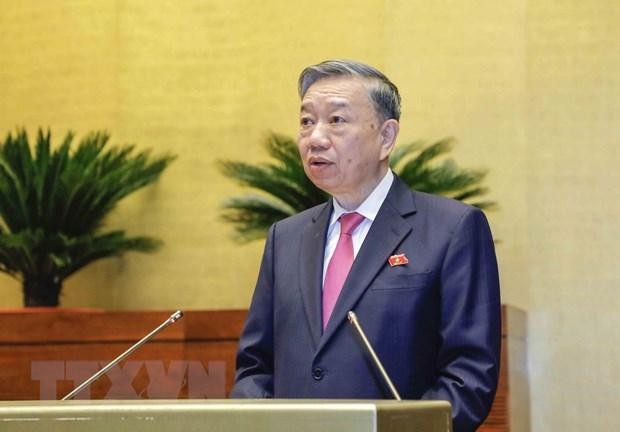 越南公安部长苏林大将在会议上发言。（图片来源：越通社）