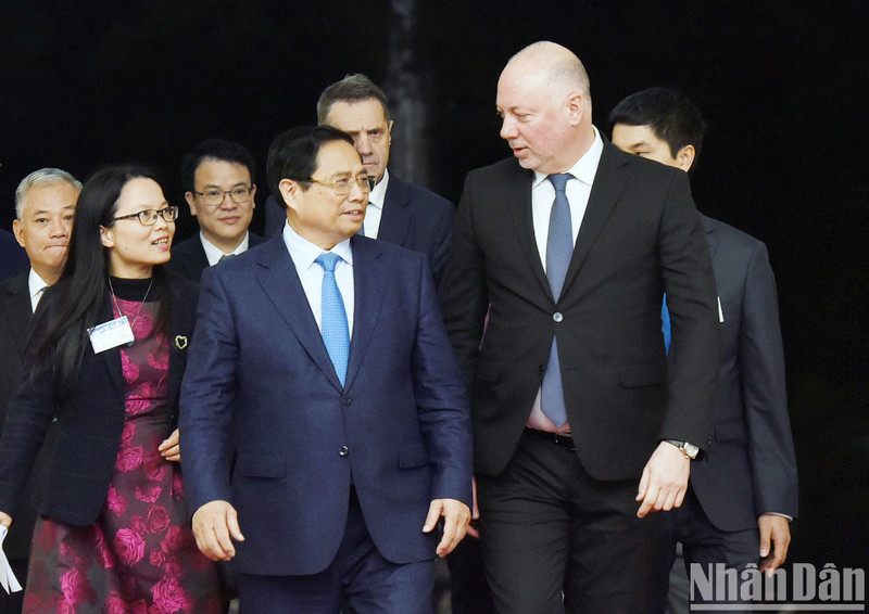 越南政府总理范明正和保加利亚议会议长罗森·季米特洛夫·耶利亚兹科夫。