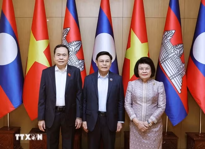 越南国会主席陈青敏，老挝国会主席、东盟议会联盟大会主席赛宋蓬·丰威汉和柬埔寨王国国会主席昆索达莉。