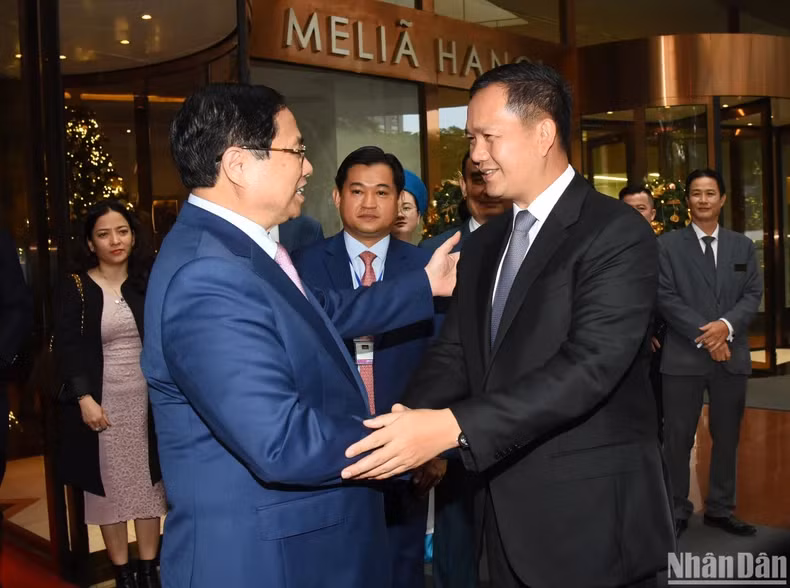 范明正总理为洪玛奈首相送行。