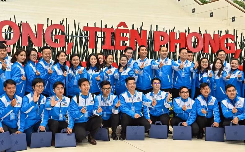 首都青年代表团。