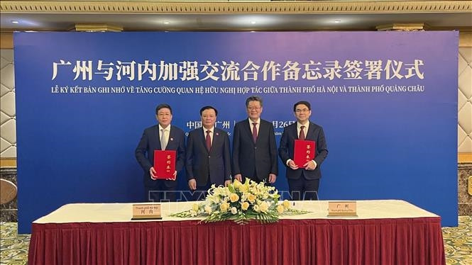 河内与广州加强交流合作备忘录签署仪式。（图片来源：越通社）