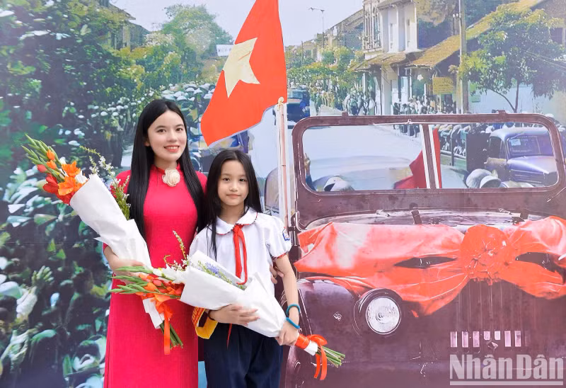 此展给学生以全新方式了解历史提供机会。