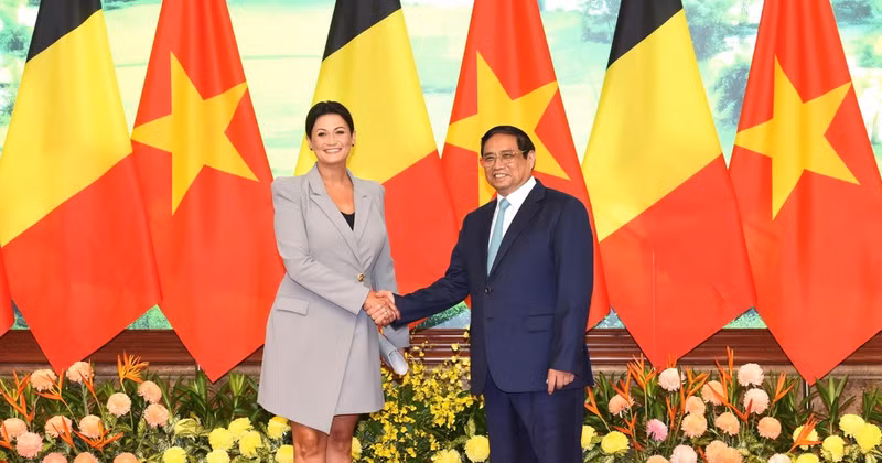 越南政府总理范明正会见比利时参议院议长斯蒂芬妮。