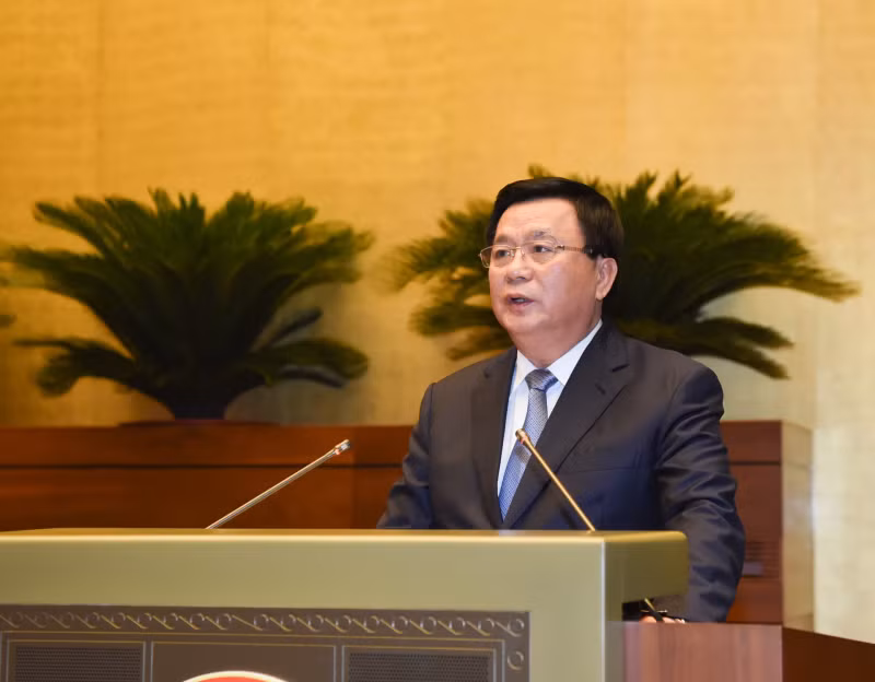 越共中央政治局委员、胡志明国家政治学院院长、中央理论委员会主席阮春胜发表讲话。