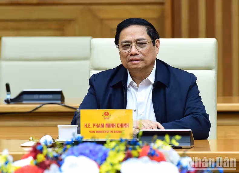 范明正总理发表讲话。