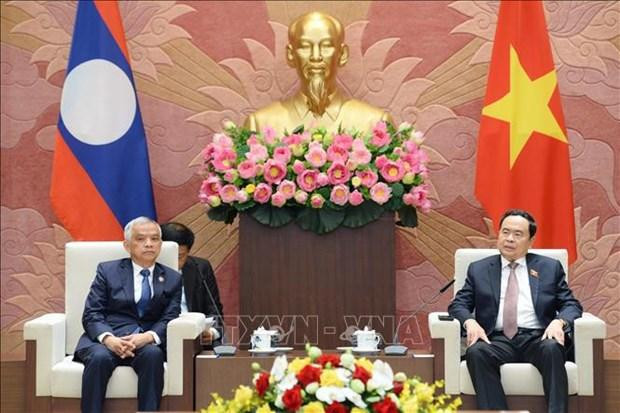 国会常务副主席陈青敏会见老挝国会副主席宋玛·奔舍那。（图片来源：越通社）