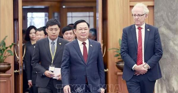 国会主席王廷惠出席欢迎仪式。（图片来源：越通社）