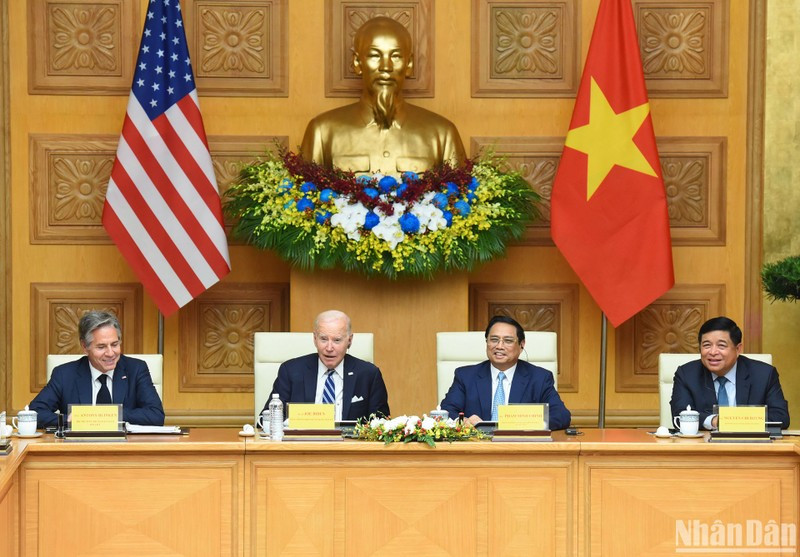 越南政府总理范明正和美国总统乔·拜登出席越美投资与改革创新高级别会议。