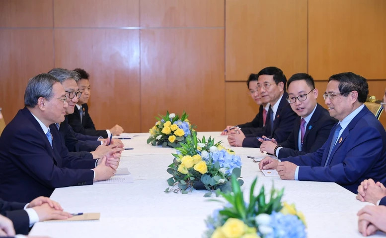越南政府总理范明正与中国国务院总理李强举行会谈。