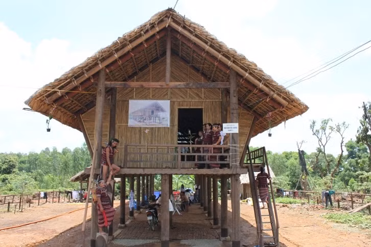 遮罗族传统屋。（图片来源：越南各民族文化旅游村）