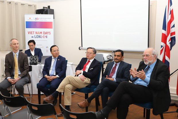 各位代表出席研讨会。（图片来源：越通社）