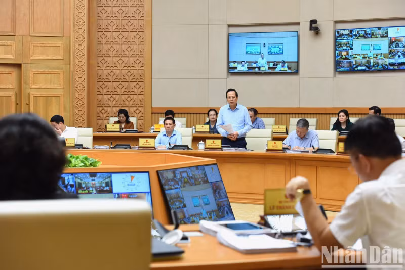 越南劳动荣军与社会部部长陶玉蓉在会议上发表讲话。