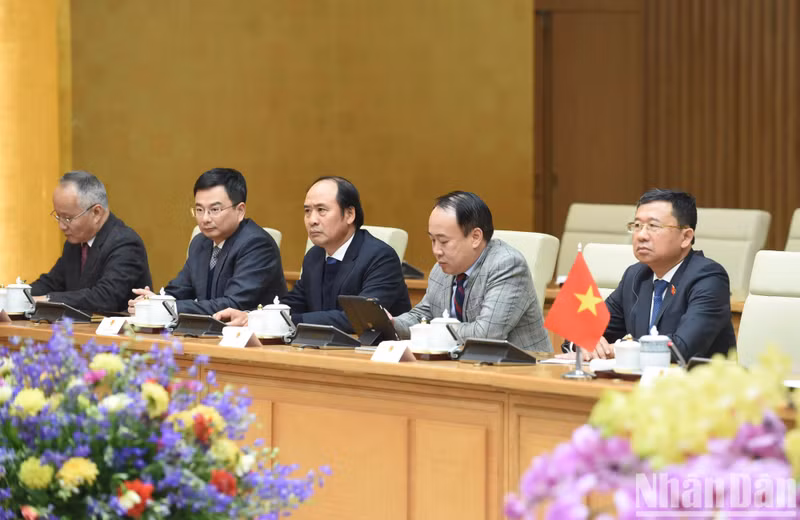 越南各部门、部委、行业领导代表与会。