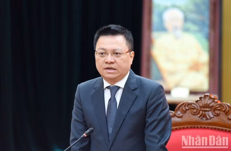 《人民报》社总编辑黎国明在会议上发言。