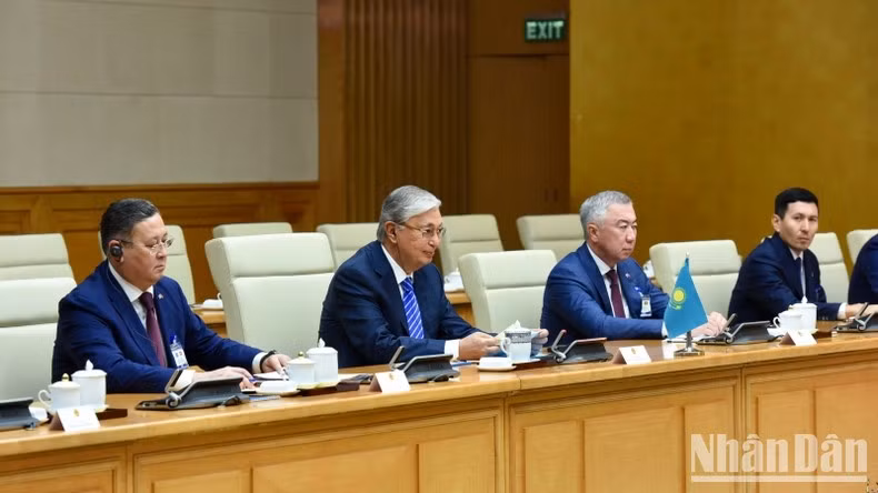 卡瑟姆若马尔特·托卡耶夫总统和哈萨克斯坦代表团。