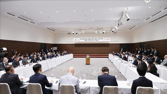 座谈会场景。（图片来源：越通社）
