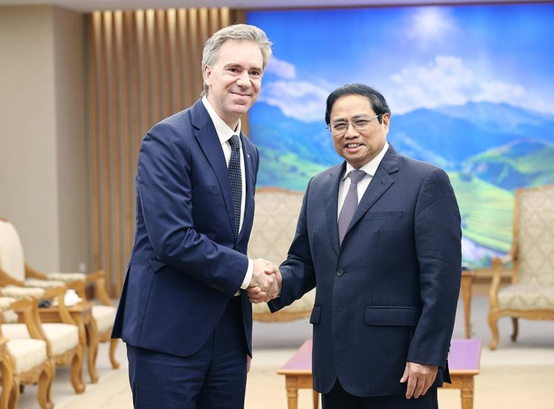 越南政府总理范明正会见美国AES电力公司副总裁胡安 ·伊格纳西奥·鲁比奥洛。（图片来源：人民军队报）