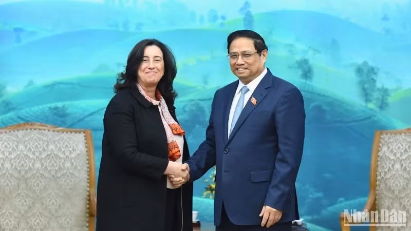 范明正总理会见世行东亚与太平洋地区副行长曼努埃拉·菲罗。