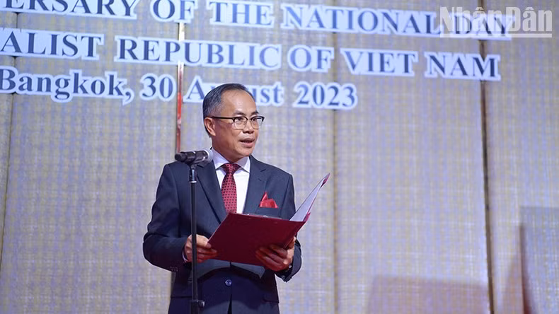 越南驻泰国大使潘志成在活动上发表讲话。