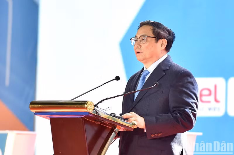 范明正总理在开展仪式上发言。